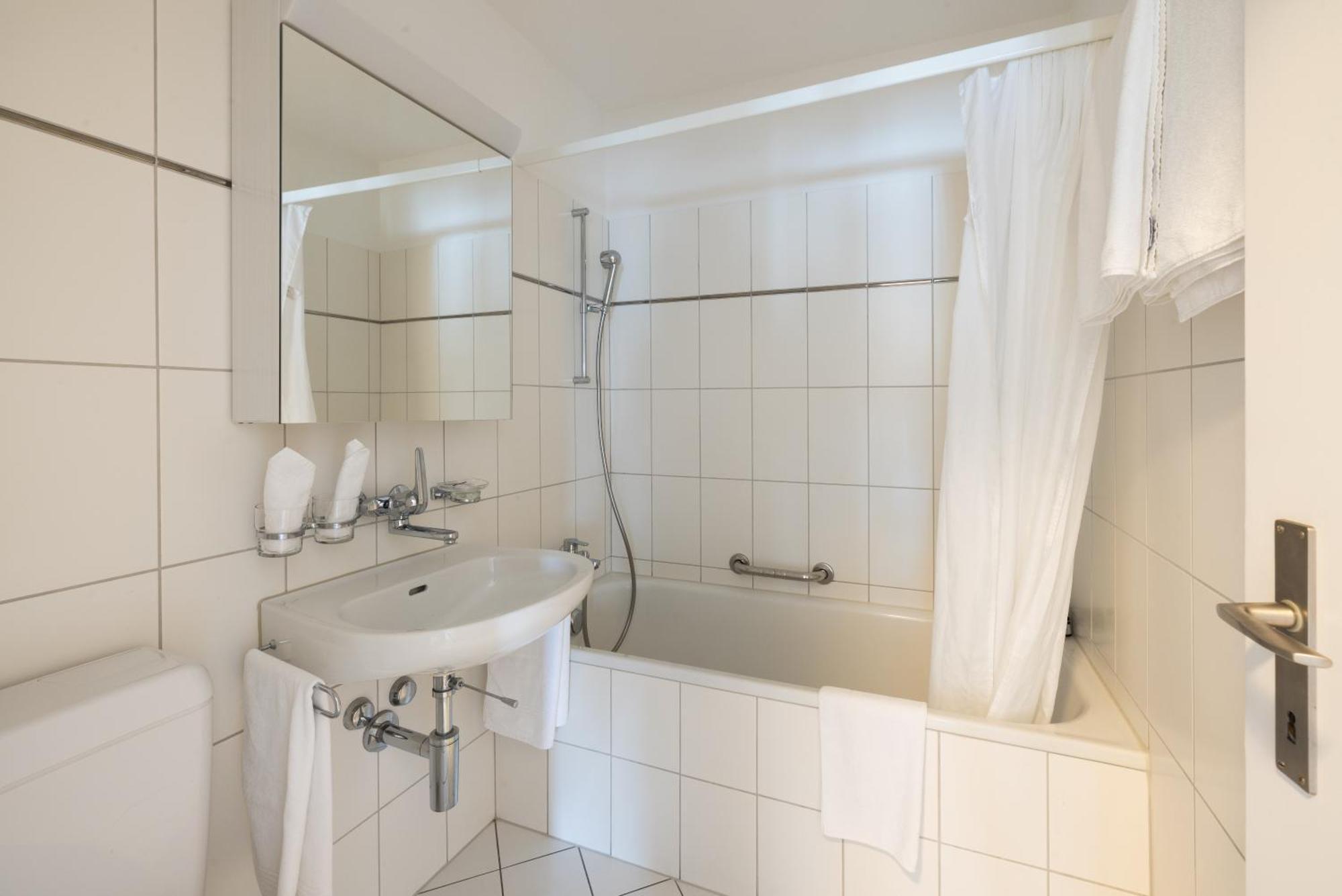 Ema House Serviced Apartments Aussersihl Zürich Eksteriør bilde